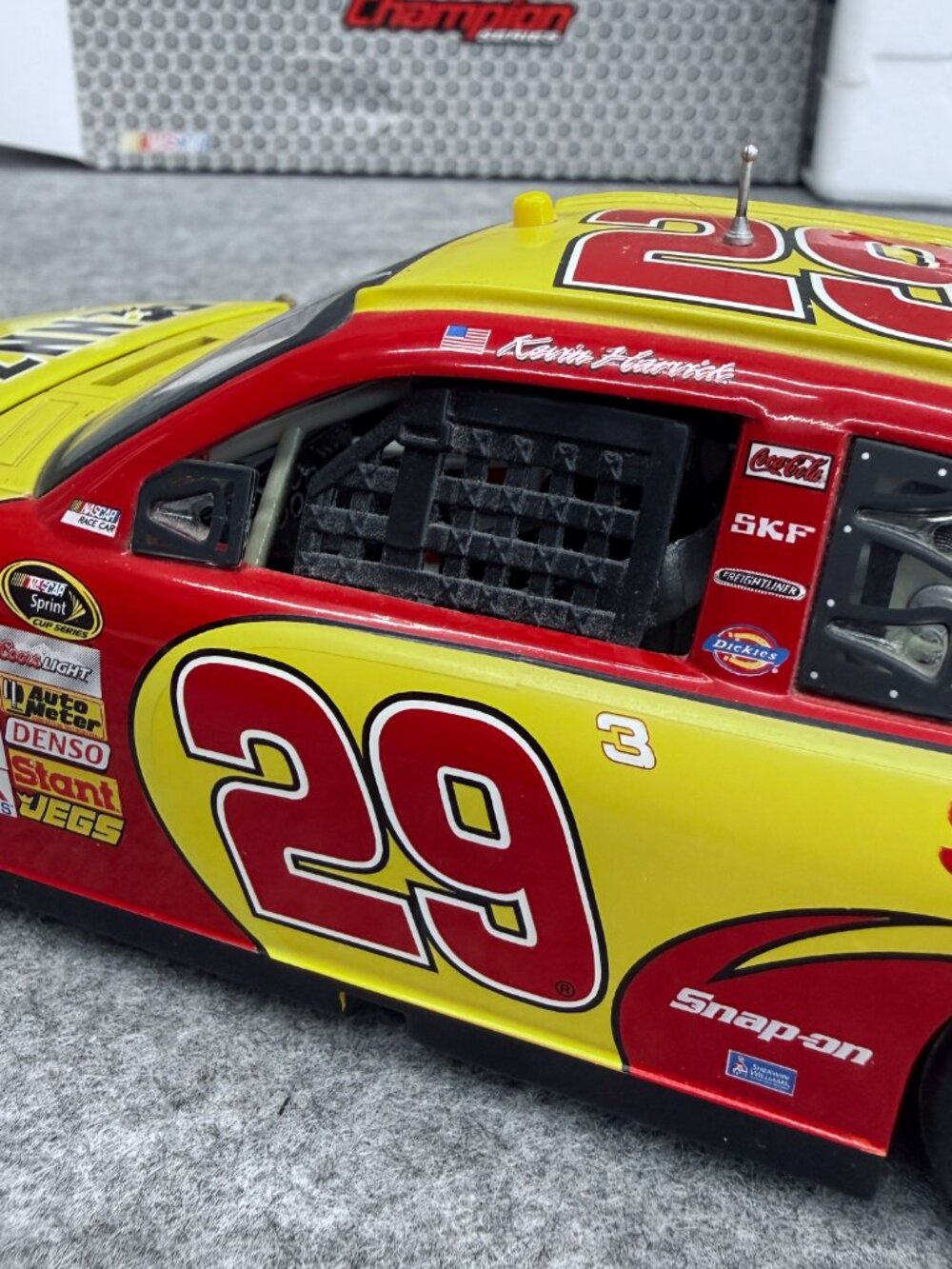 2010 CFS Champion Kevin Harvick #29 Shell Pennzoil 1/24 NASCAR Diecast Chevrolet - Picture 7 of 16
